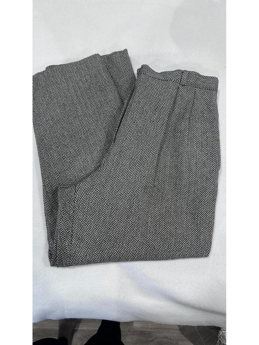 Vintage RUSS Made in USA Black/Gray Herringbone Pleated Wool